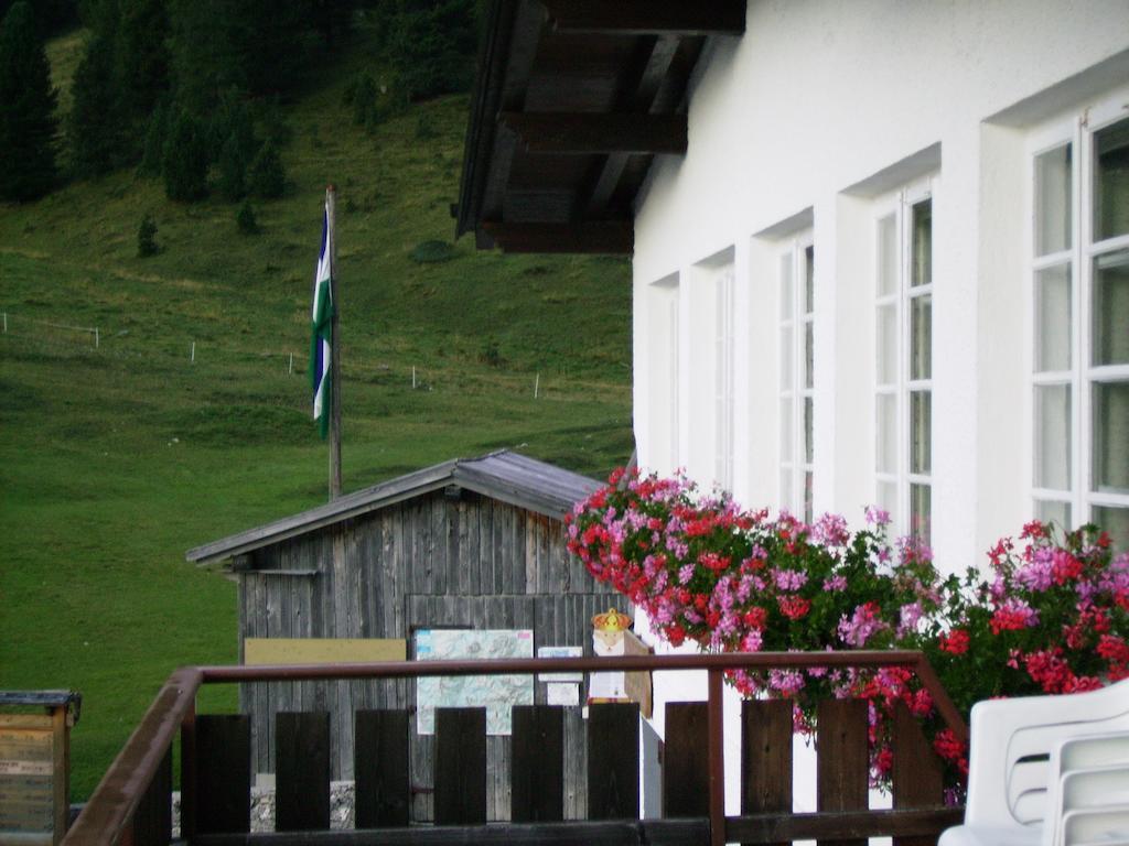 Hôtel Rifugio Gardeccia Hutte à Pozza di Fassa Extérieur photo
