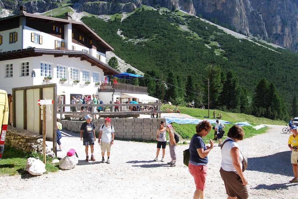 Hôtel Rifugio Gardeccia Hutte à Pozza di Fassa Extérieur photo